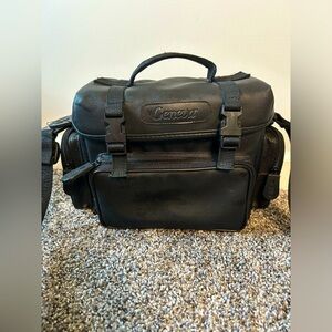 5/$25 Geneva camera case with shoulder strap good clean condition